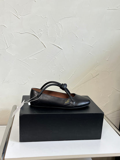 ALAÏA Ballet Flats with Cross-Strap