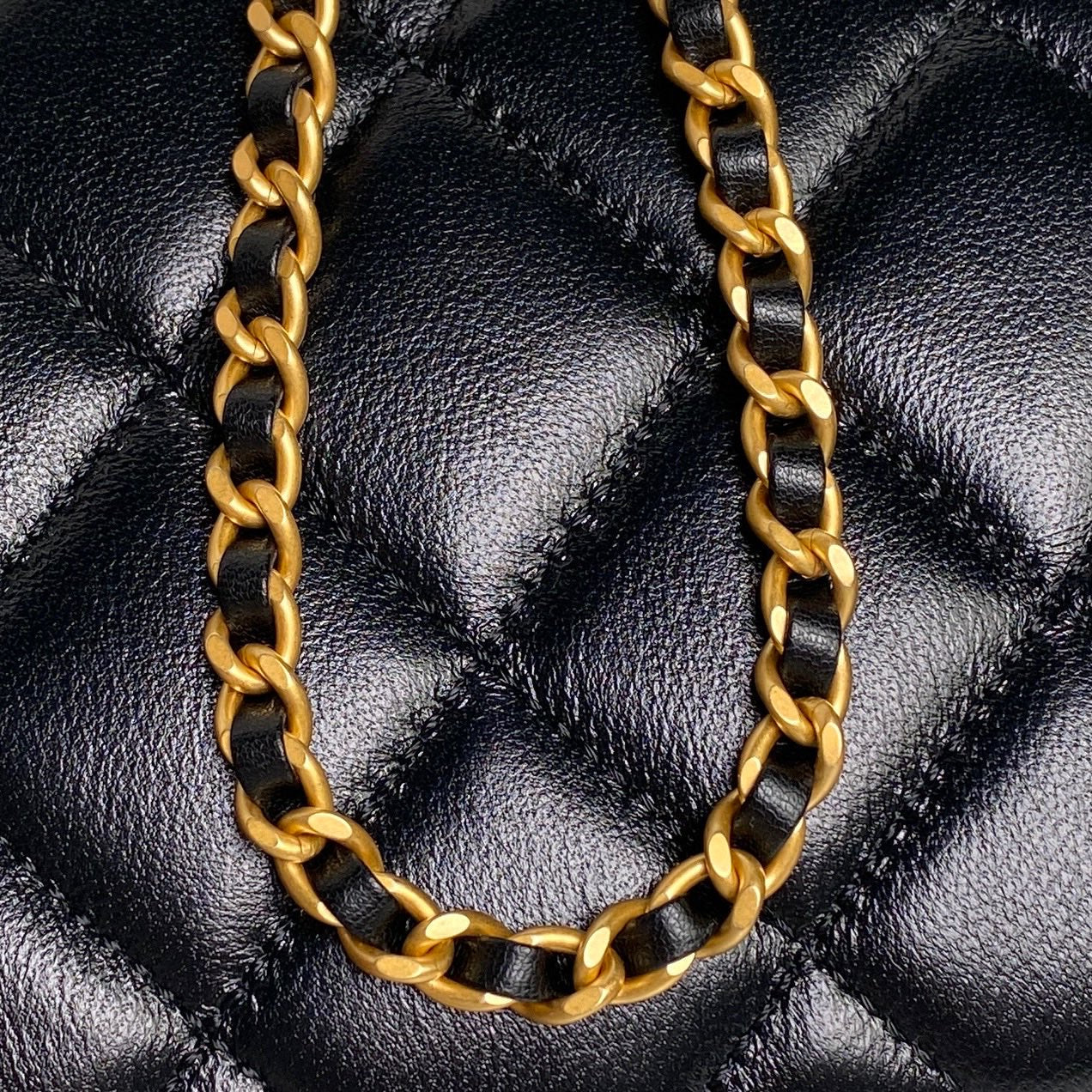 Chanel 25P Pearl Handle Shoulder Bag - Black