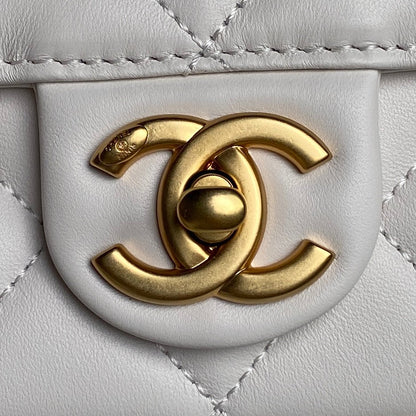 Chanel 25P Pearl Handle Shoulder Bag – White