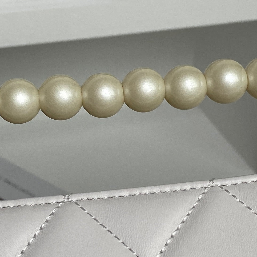 Chanel 25P Pearl Handle Shoulder Bag – White