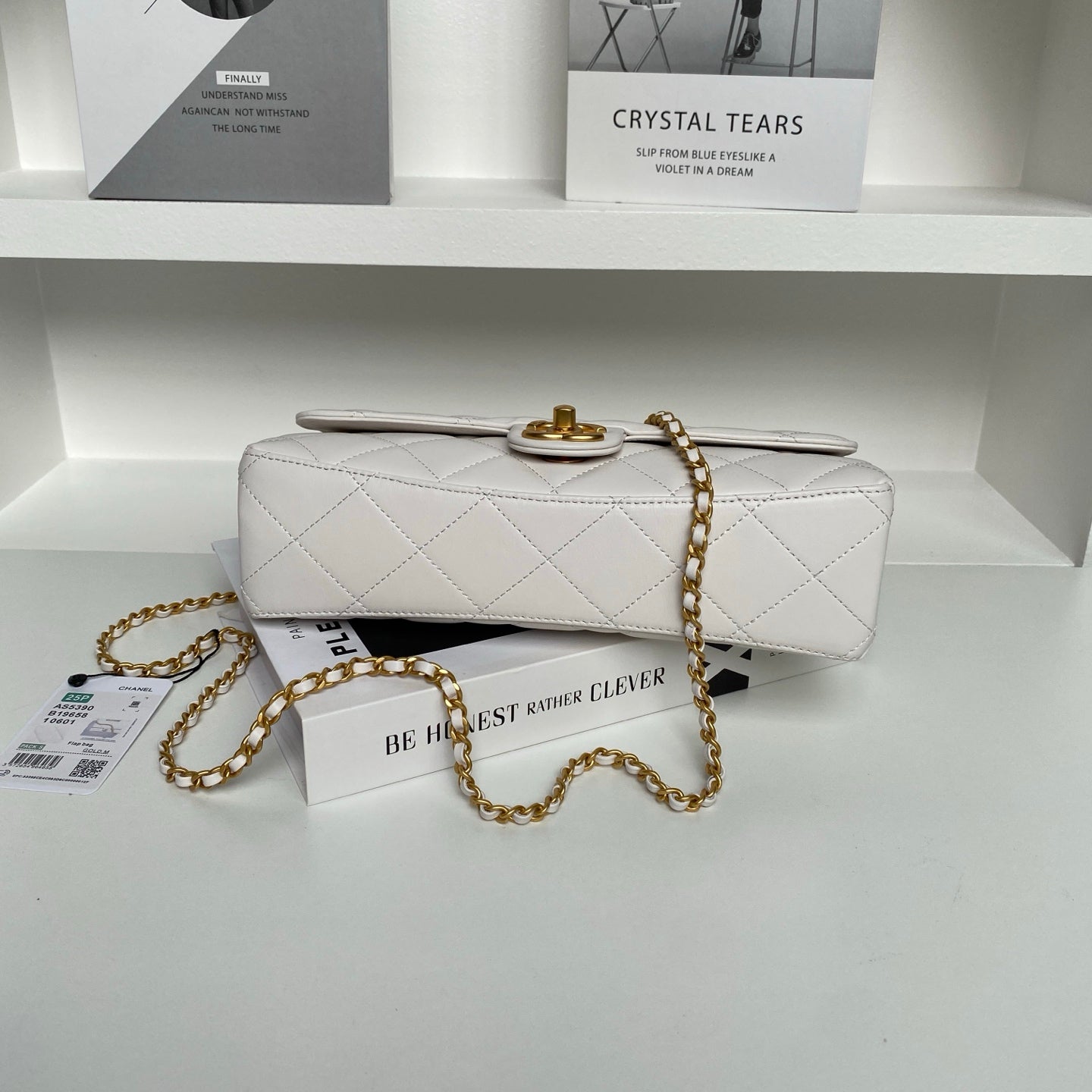 Chanel 25P Pearl Handle Shoulder Bag – White
