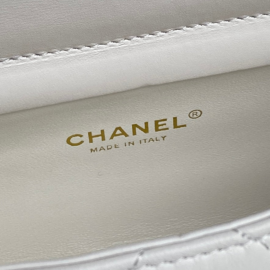 Chanel 25P Pearl Handle Shoulder Bag – White