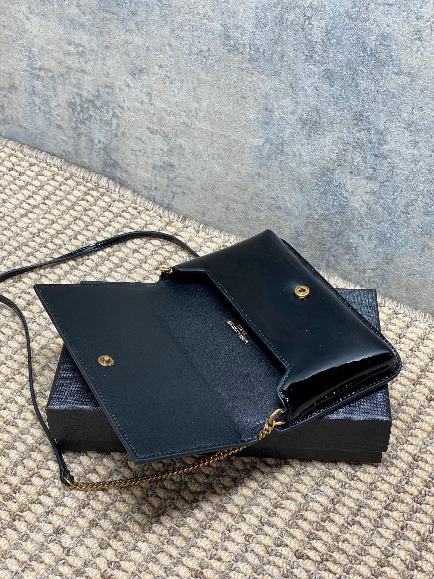 YSL Kate Wallet on Chain