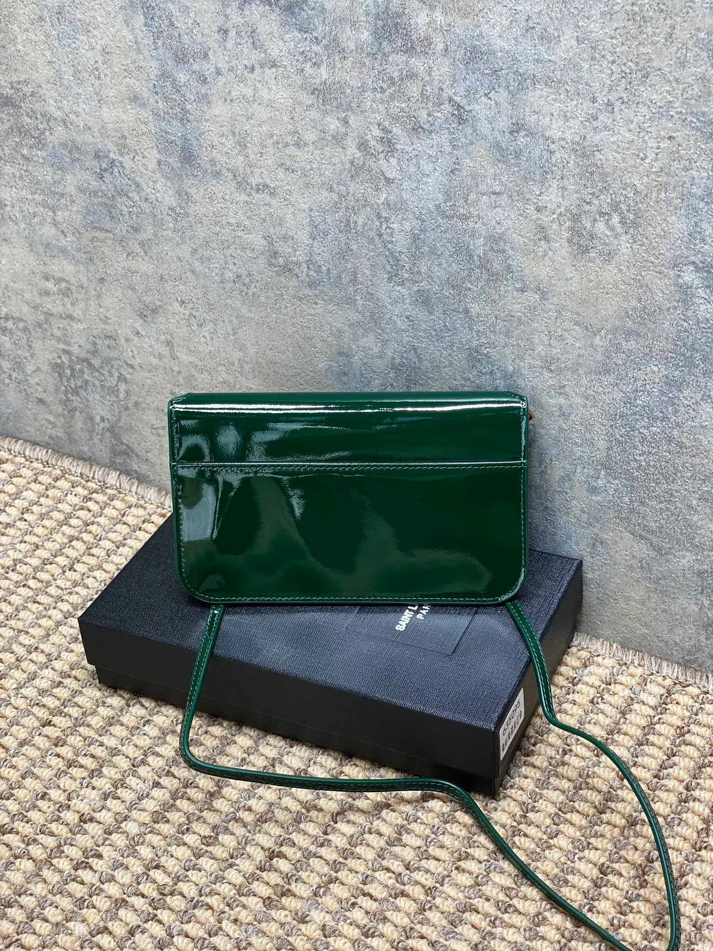 YSL Kate Wallet on Chain