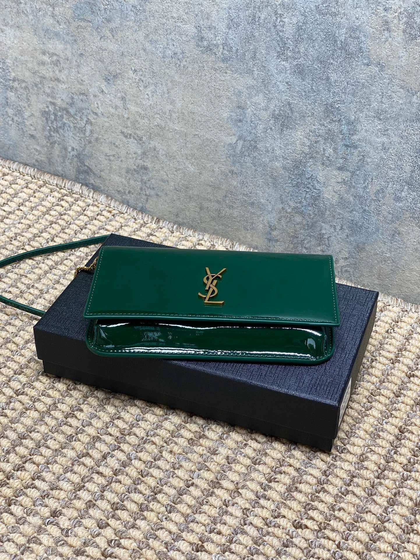 YSL Kate Wallet on Chain