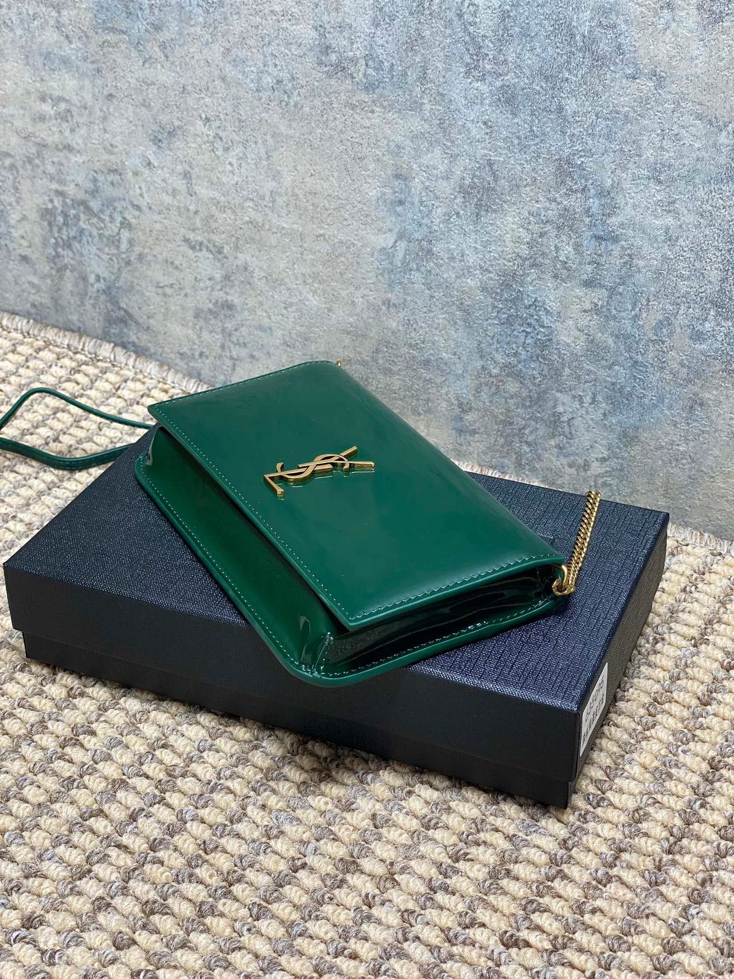 YSL Kate Wallet on Chain