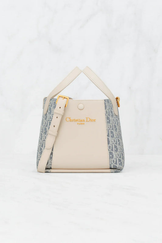 Dior-Signature-off white