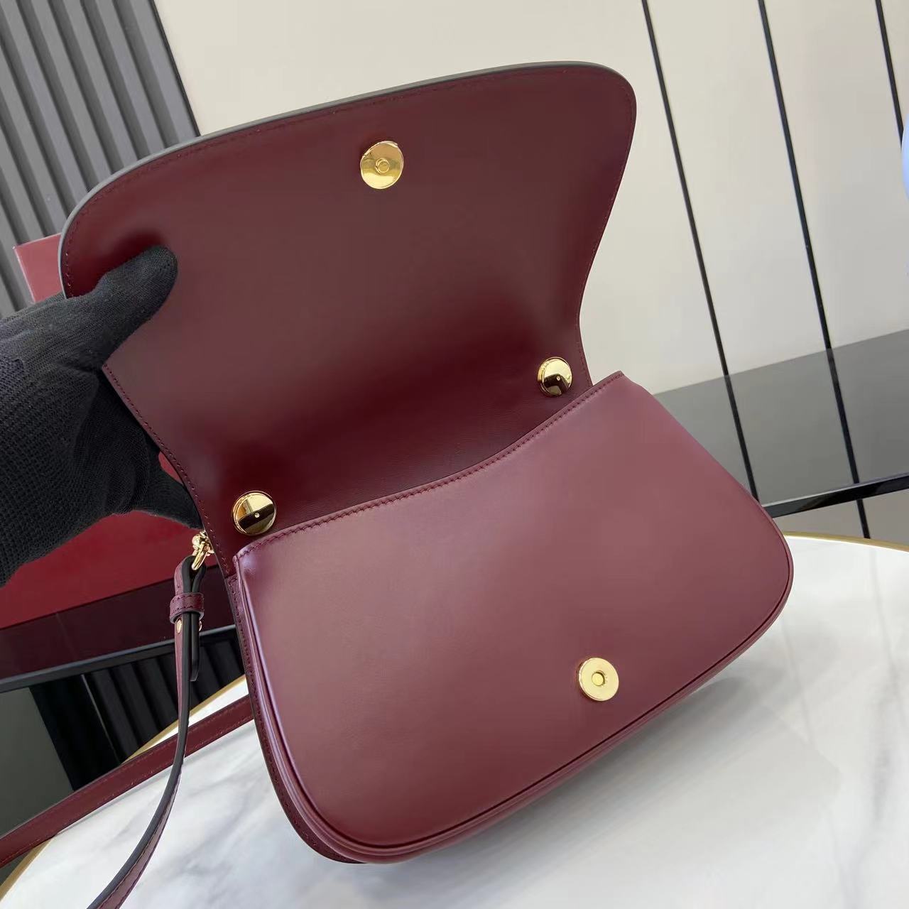 Gucci Blondie Top Handle Bag – Burgundy Woven Leather