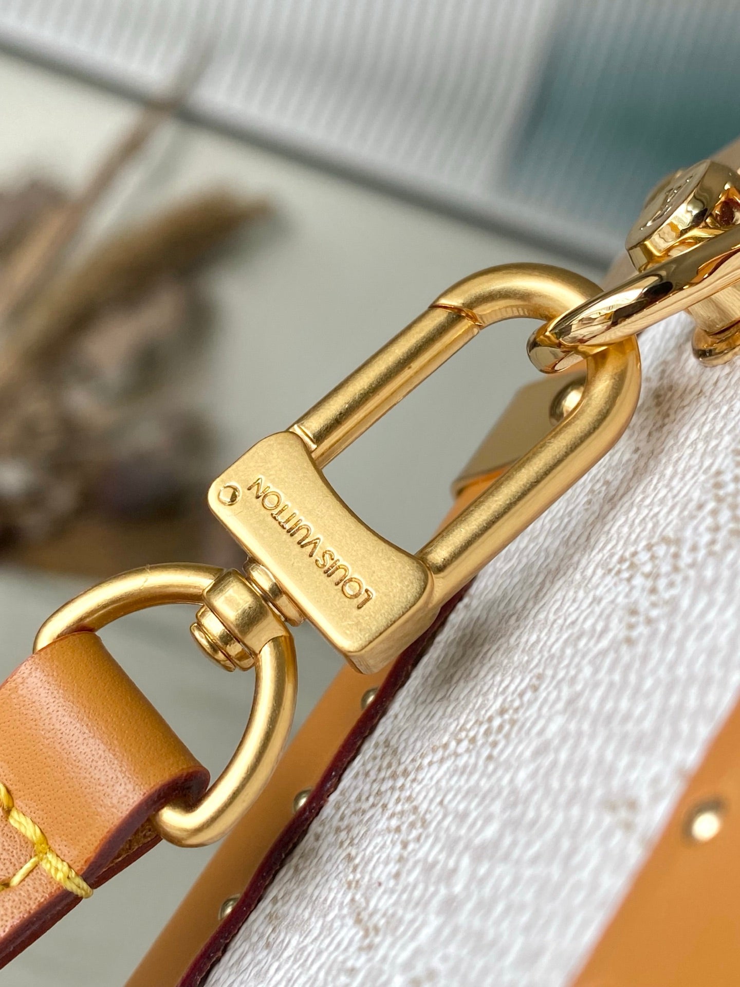 Louis Vuitton Handle Trunk G71