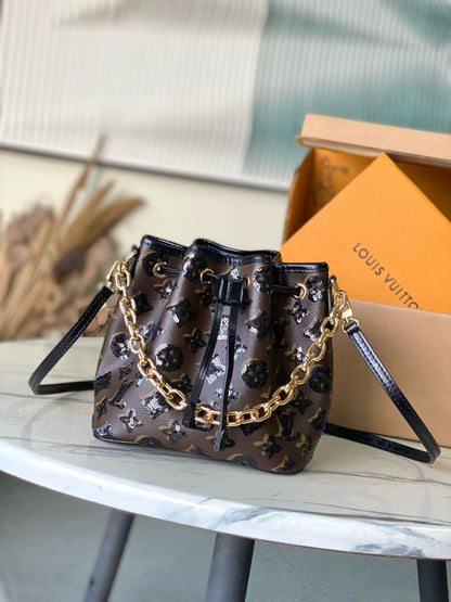 LOUIS VUITTON Noé BB Bucket Bag