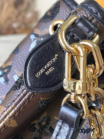 LOUIS VUITTON Noé BB Bucket Bag