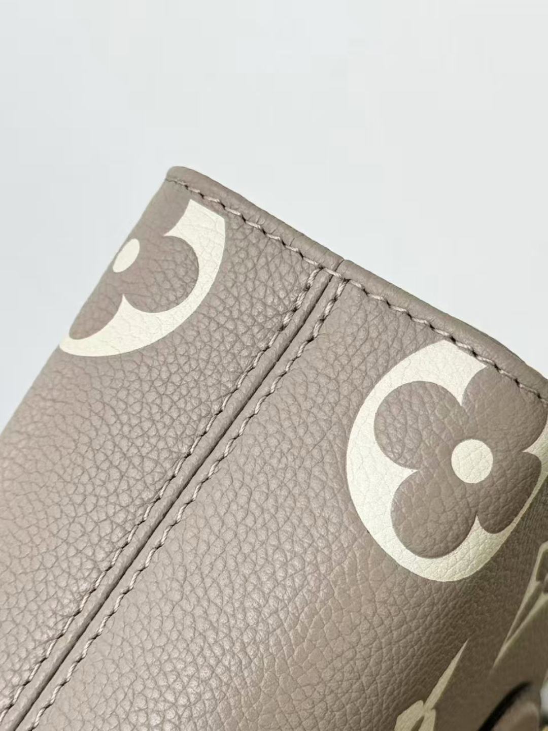 LOUIS VUITTON OnTheGo BB – Monogram Empreinte Bicolor