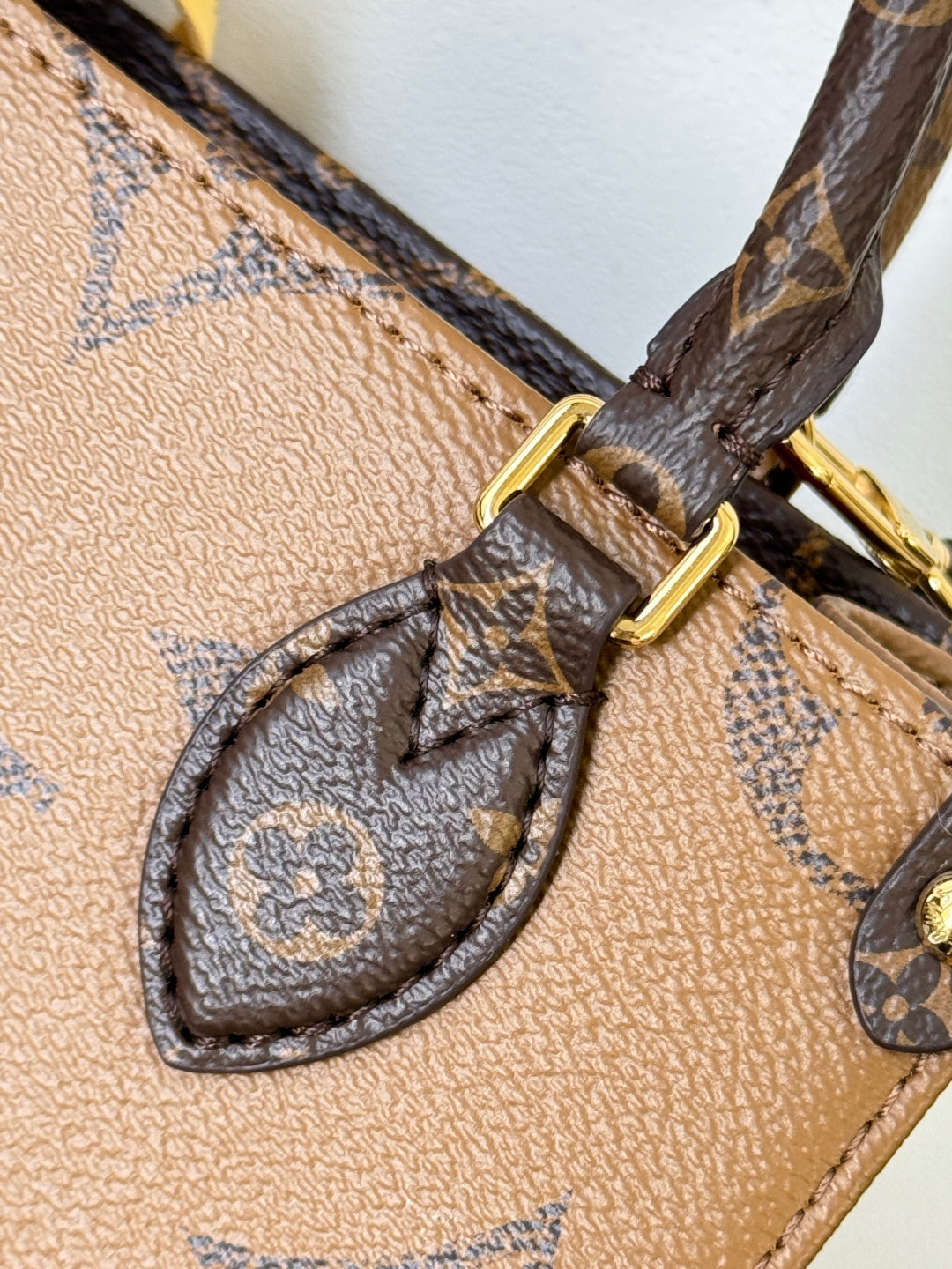 LOUIS VUITTON OnTheGo BB – Monogram Reverse