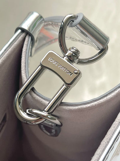 LOUIS VUITTON Onthego PM – Monogram Mirror Vernis (Silver)