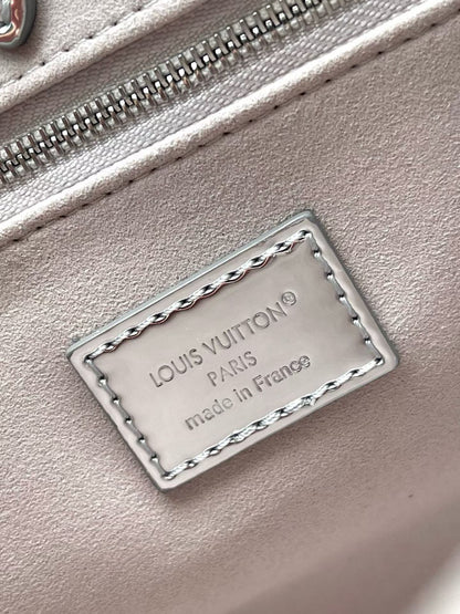 LOUIS VUITTON Onthego PM – Monogram Mirror Vernis (Silver)