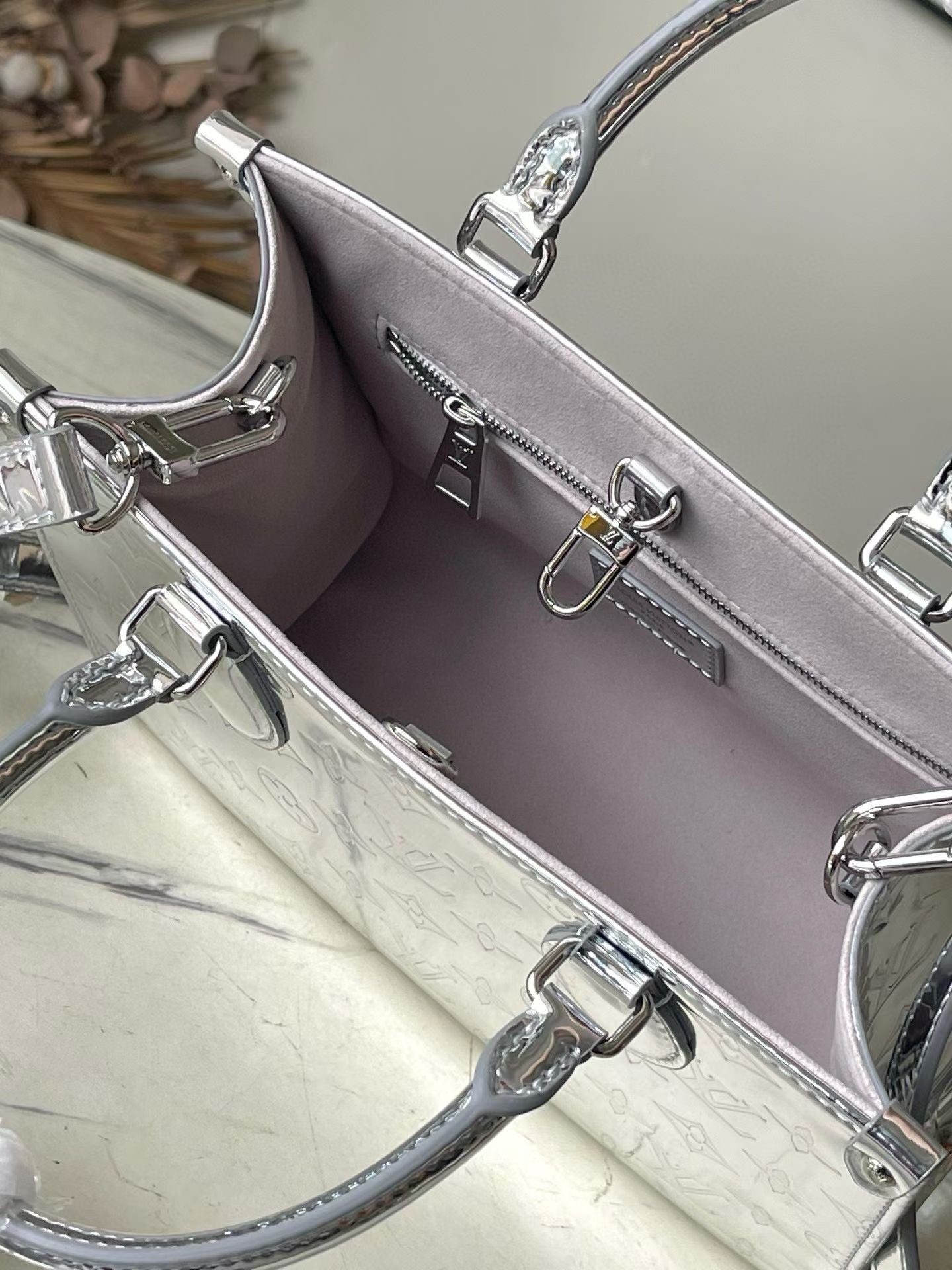 LOUIS VUITTON Onthego PM – Monogram Mirror Vernis (Silver)