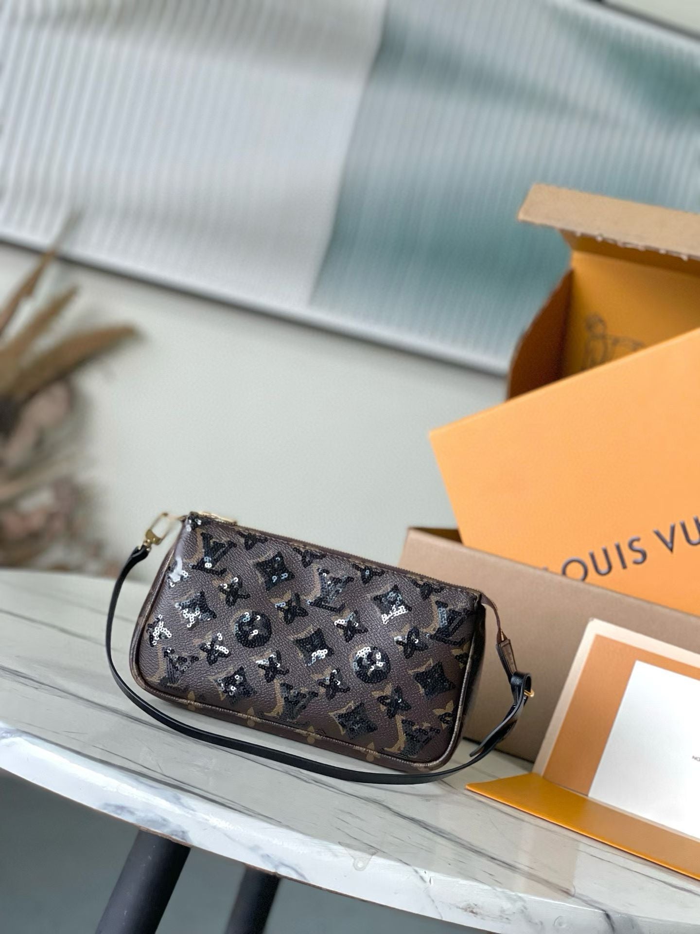 LOUIS VUITTON Pochette Accessoires – Monogram Sequins