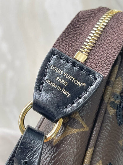 LOUIS VUITTON Pochette Accessoires – Monogram Sequins