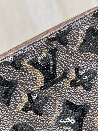 LOUIS VUITTON Pochette Accessoires – Monogram Sequins