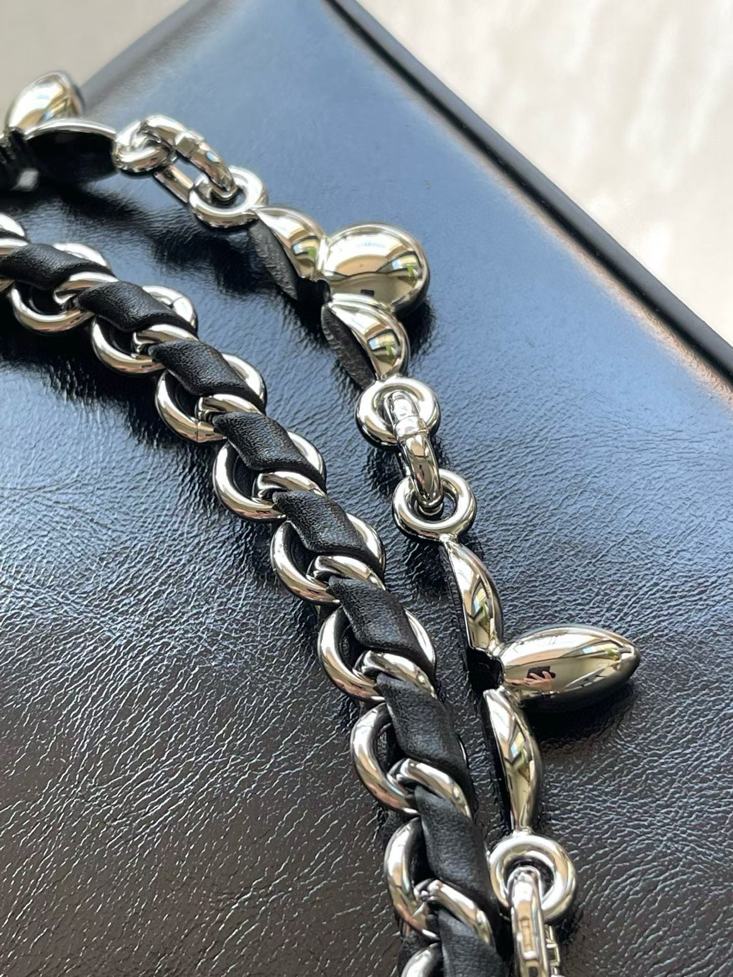 LOUIS VUITTON Capucines East-West – Cowhide Leather