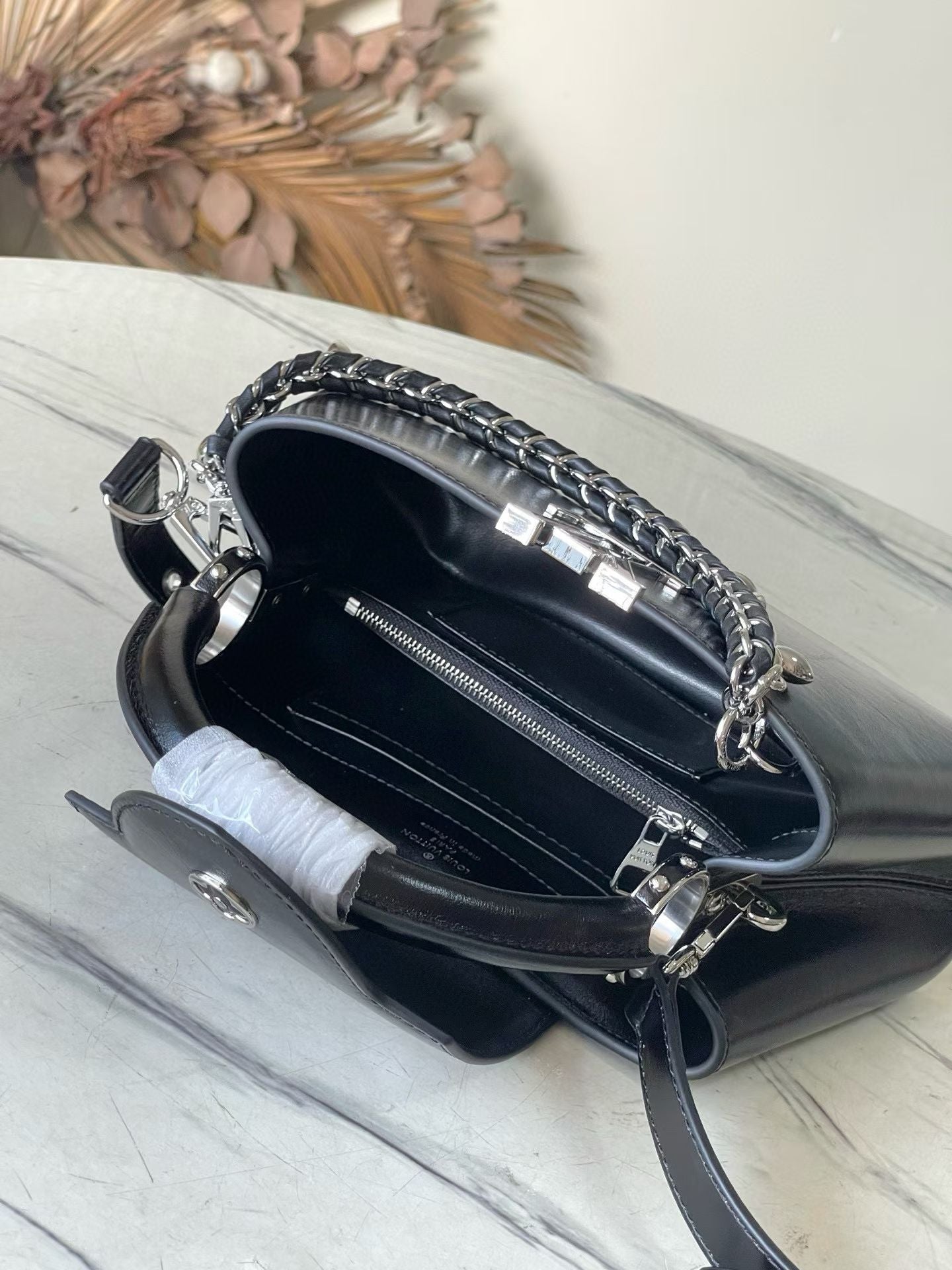 LOUIS VUITTON Capucines East-West – Cowhide Leather