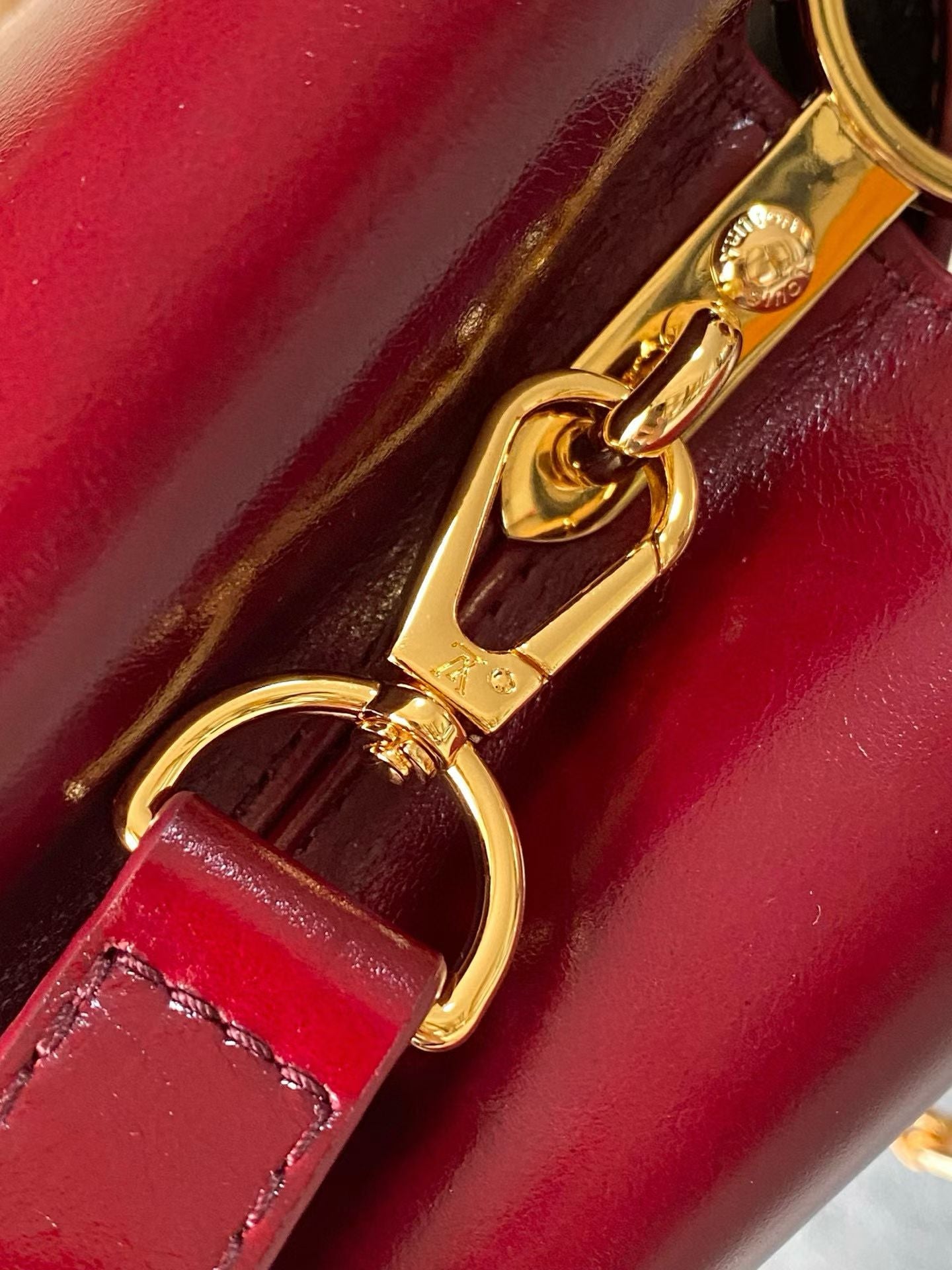 LOUIS VUITTON Capucines East-West – Cowhide Leather