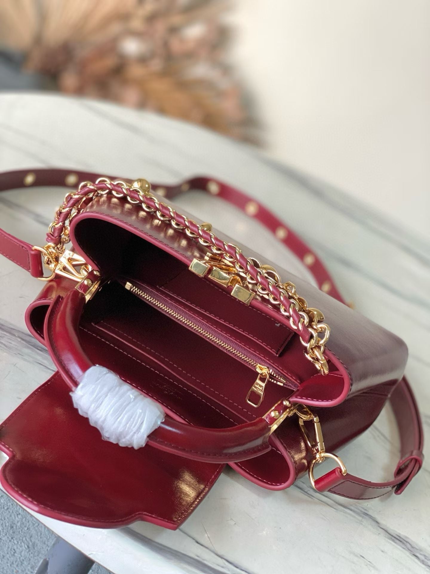 LOUIS VUITTON Capucines East-West – Cowhide Leather