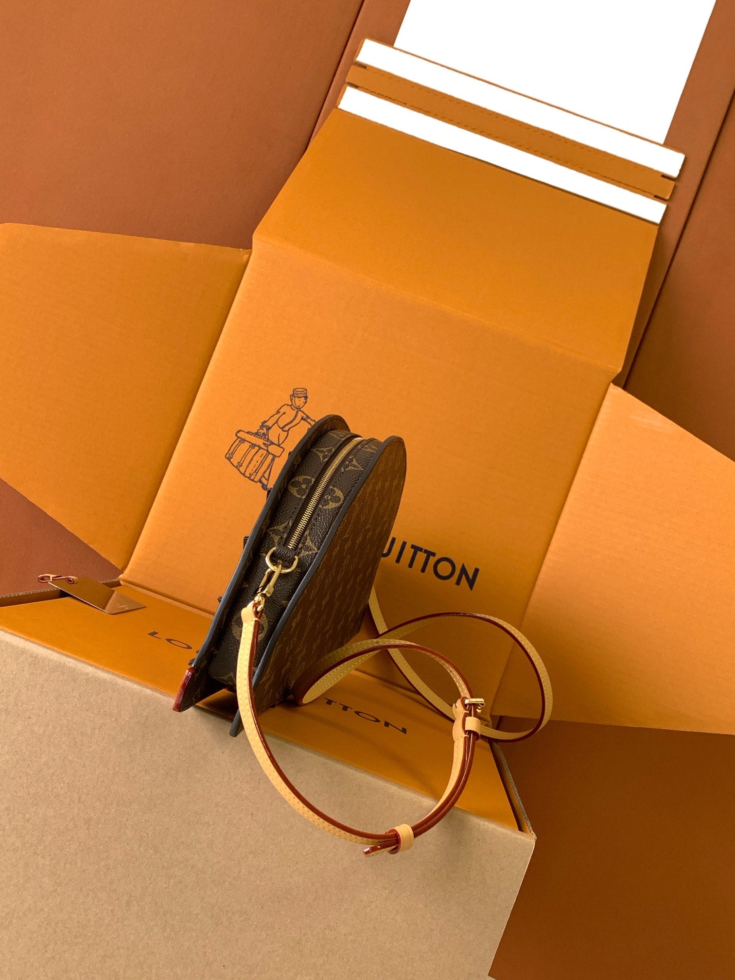 Louis Vuitton Fan Bag in Monogram Canvas