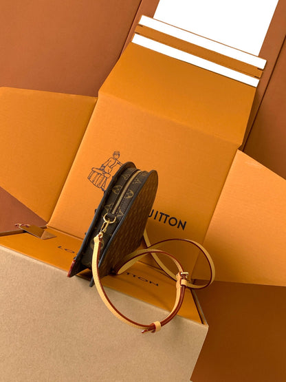 Louis Vuitton Fan Bag in Monogram Canvas