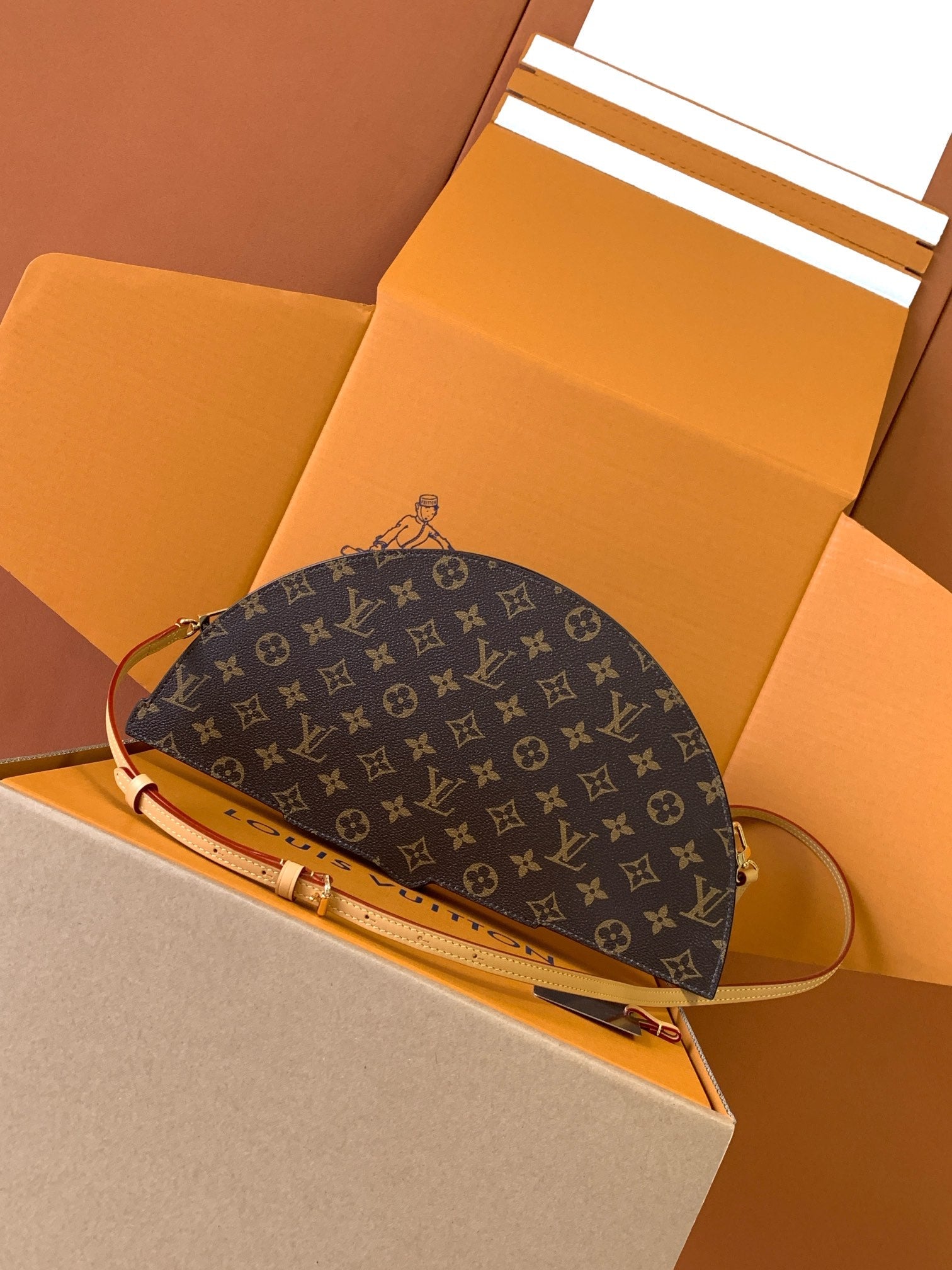 Louis Vuitton Fan Bag in Monogram Canvas