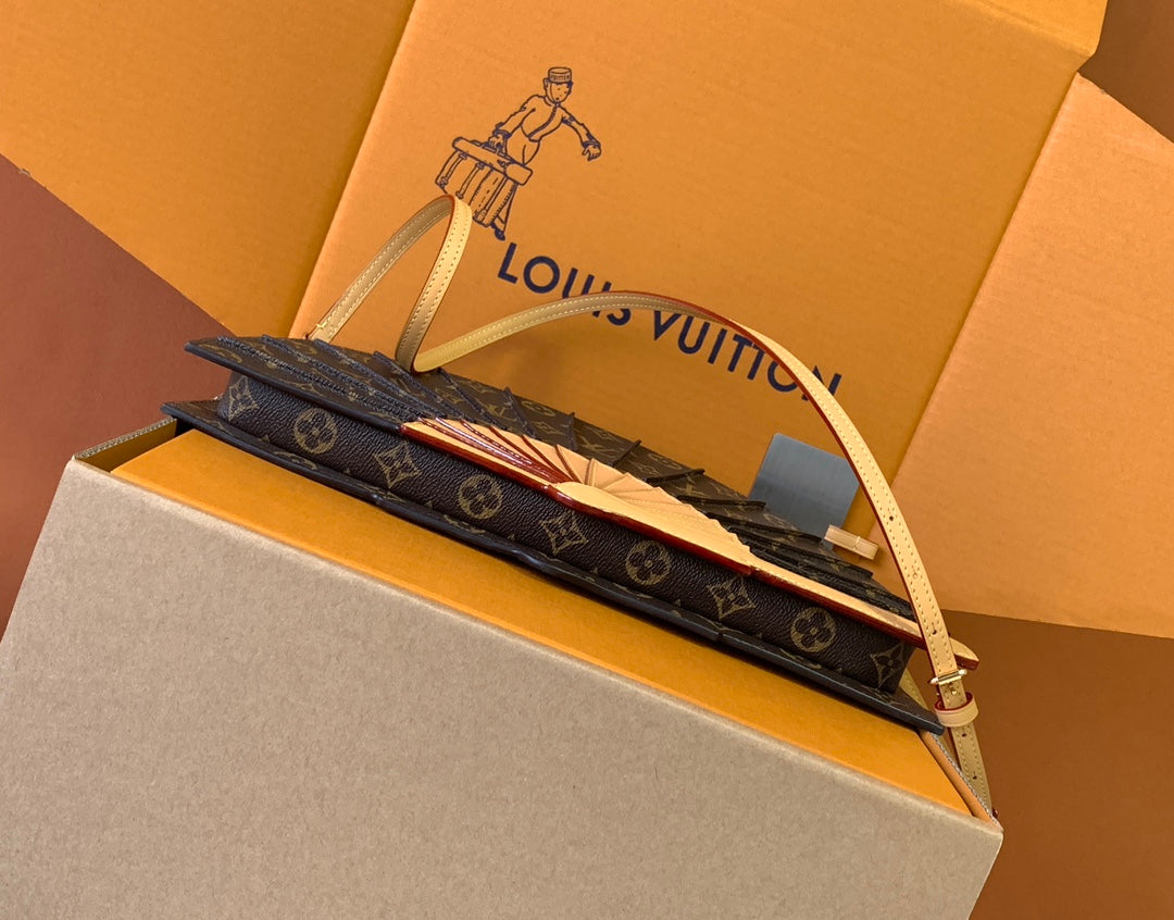 Louis Vuitton Fan Bag in Monogram Canvas