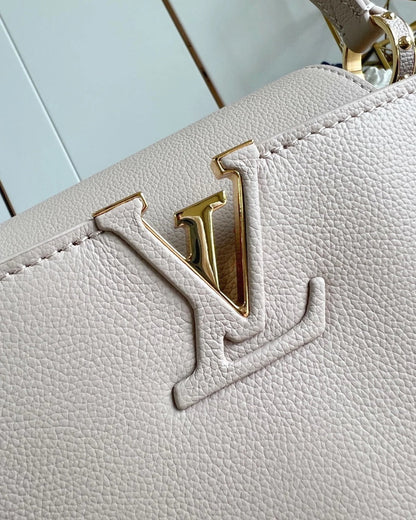 Louis Vuitton Capucines MM Souple Bag
