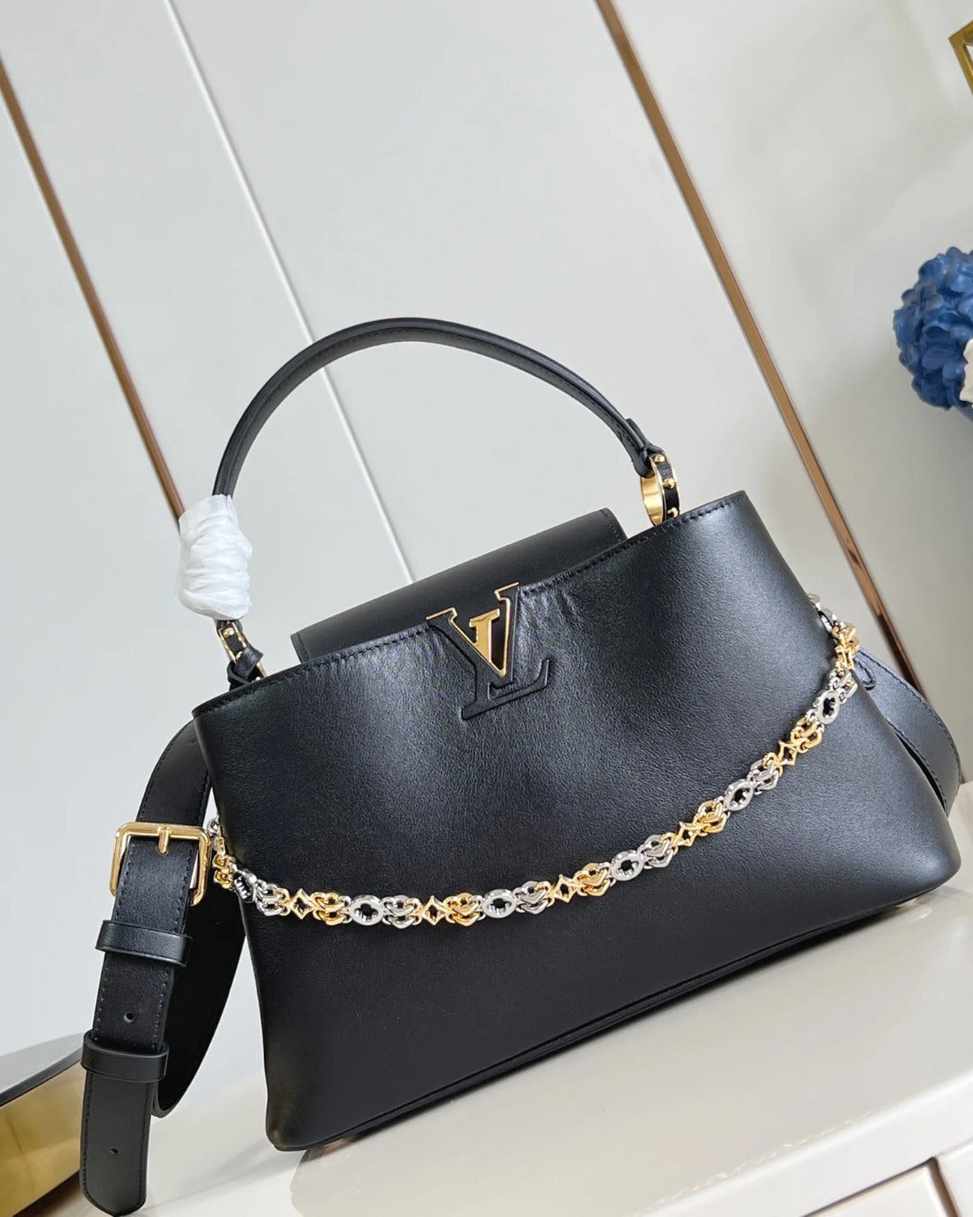 Louis Vuitton Capucines MM Souple Bag