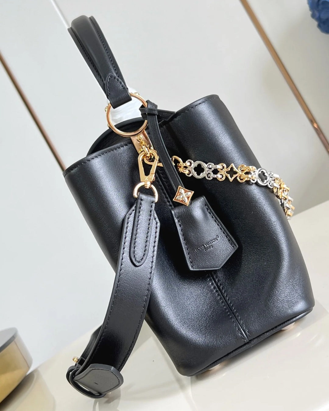 Louis Vuitton Capucines MM Souple Bag