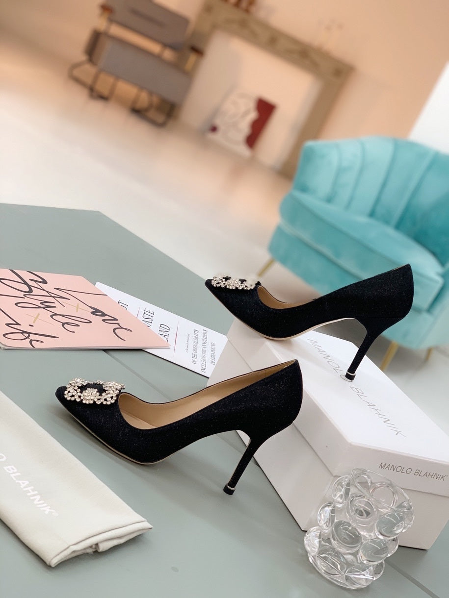 Manolo Blahnik Hangisi Glitter Pumps
