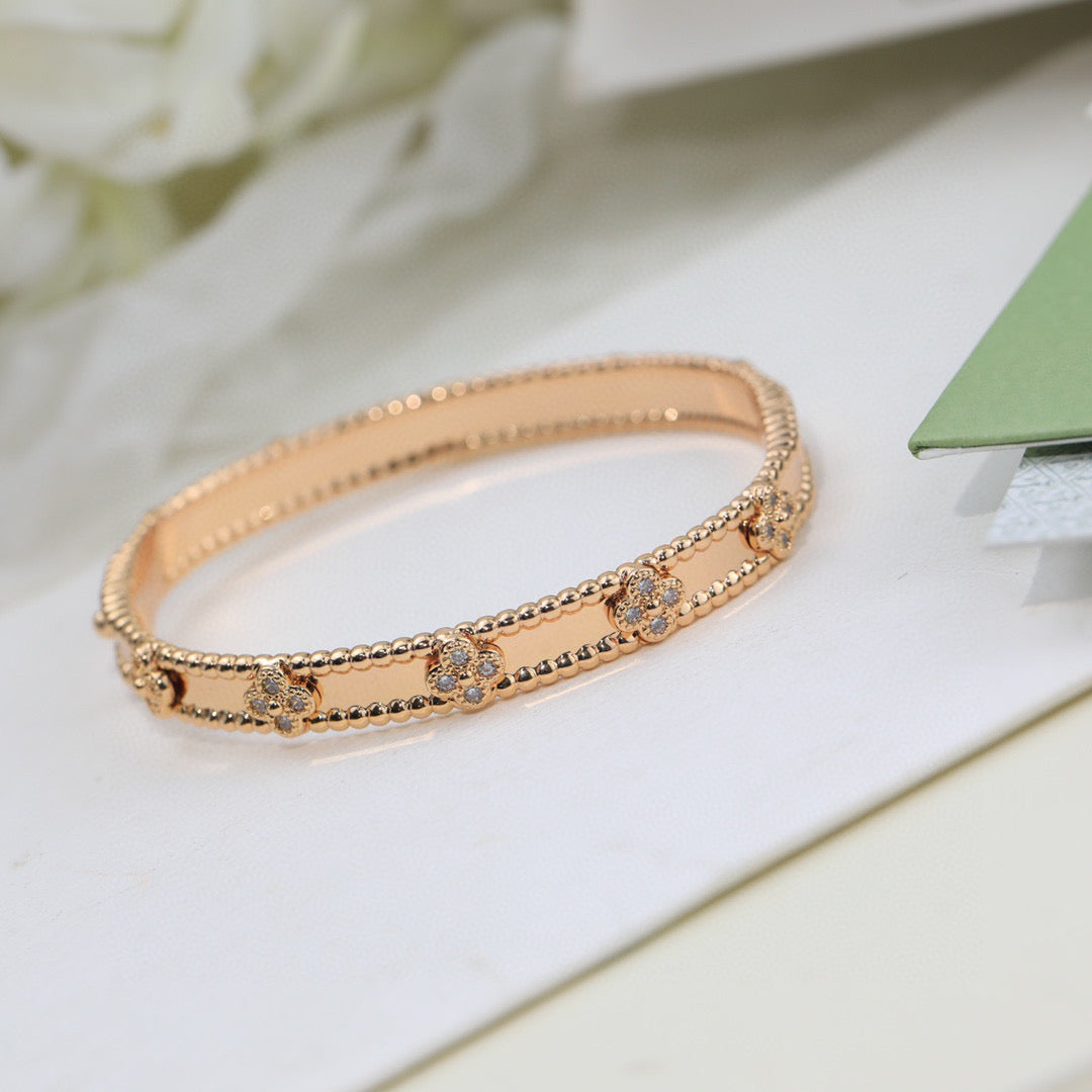 VCA Perlée Clovers Bracelet