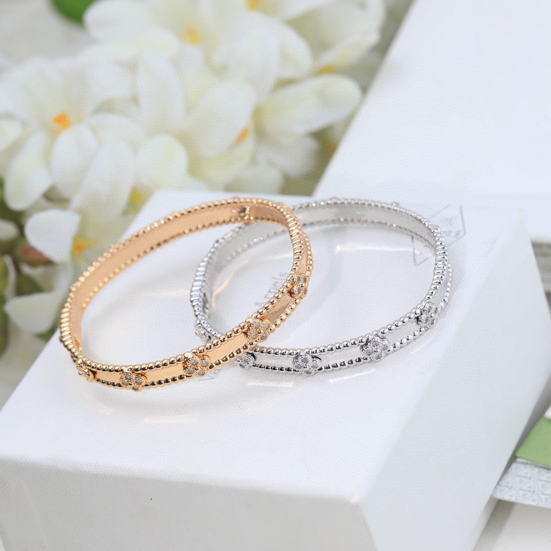 VCA Perlée Clovers Bracelet