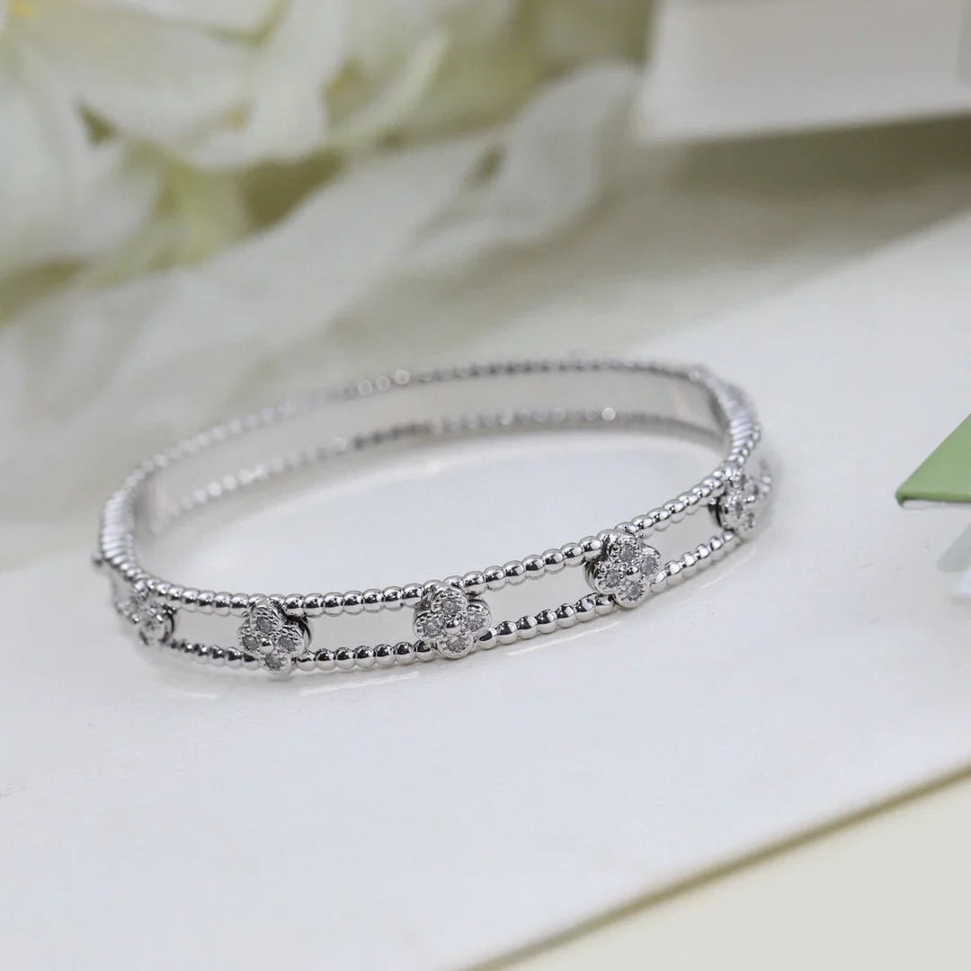 VCA Perlée Clovers Bracelet