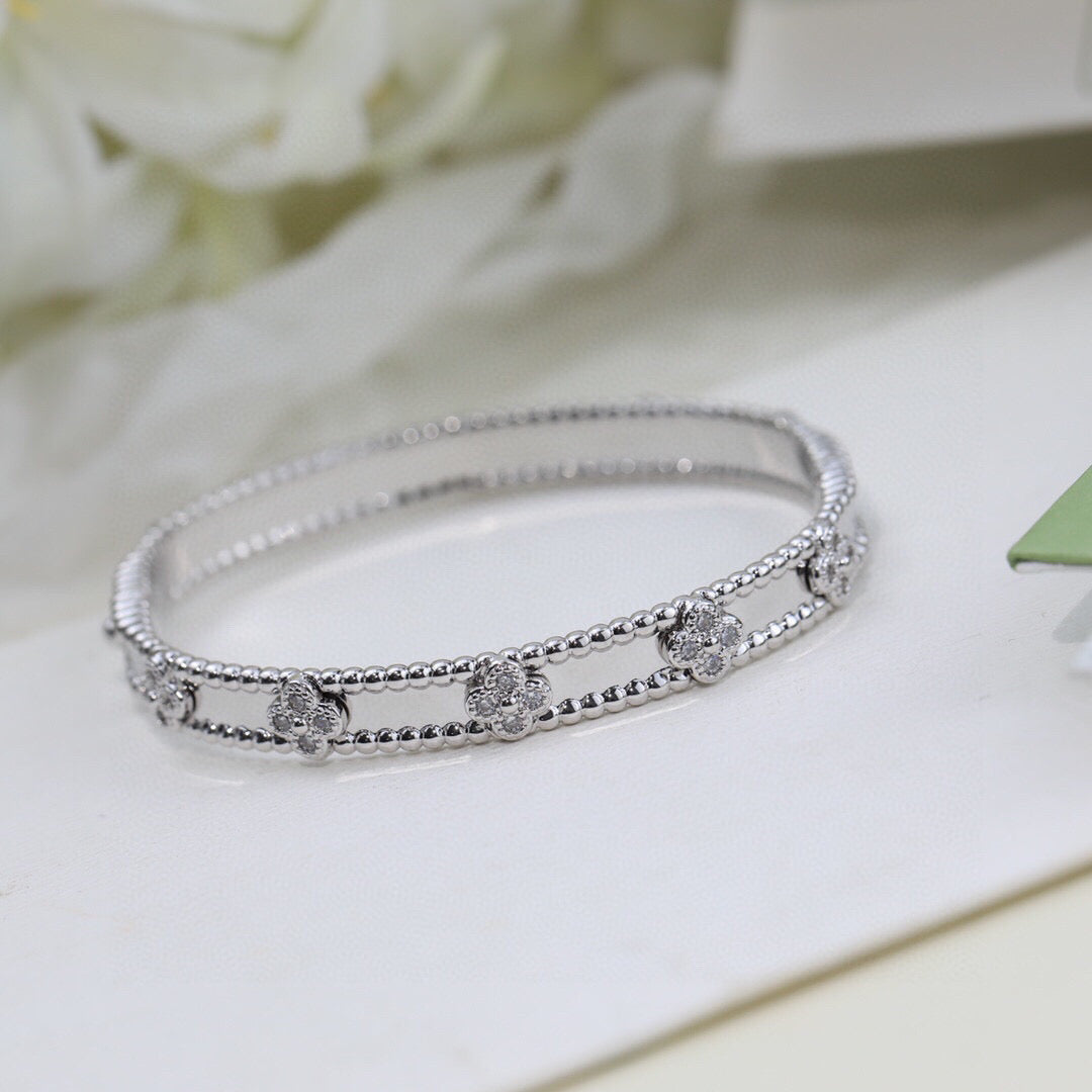 VCA Perlée Clovers Bracelet