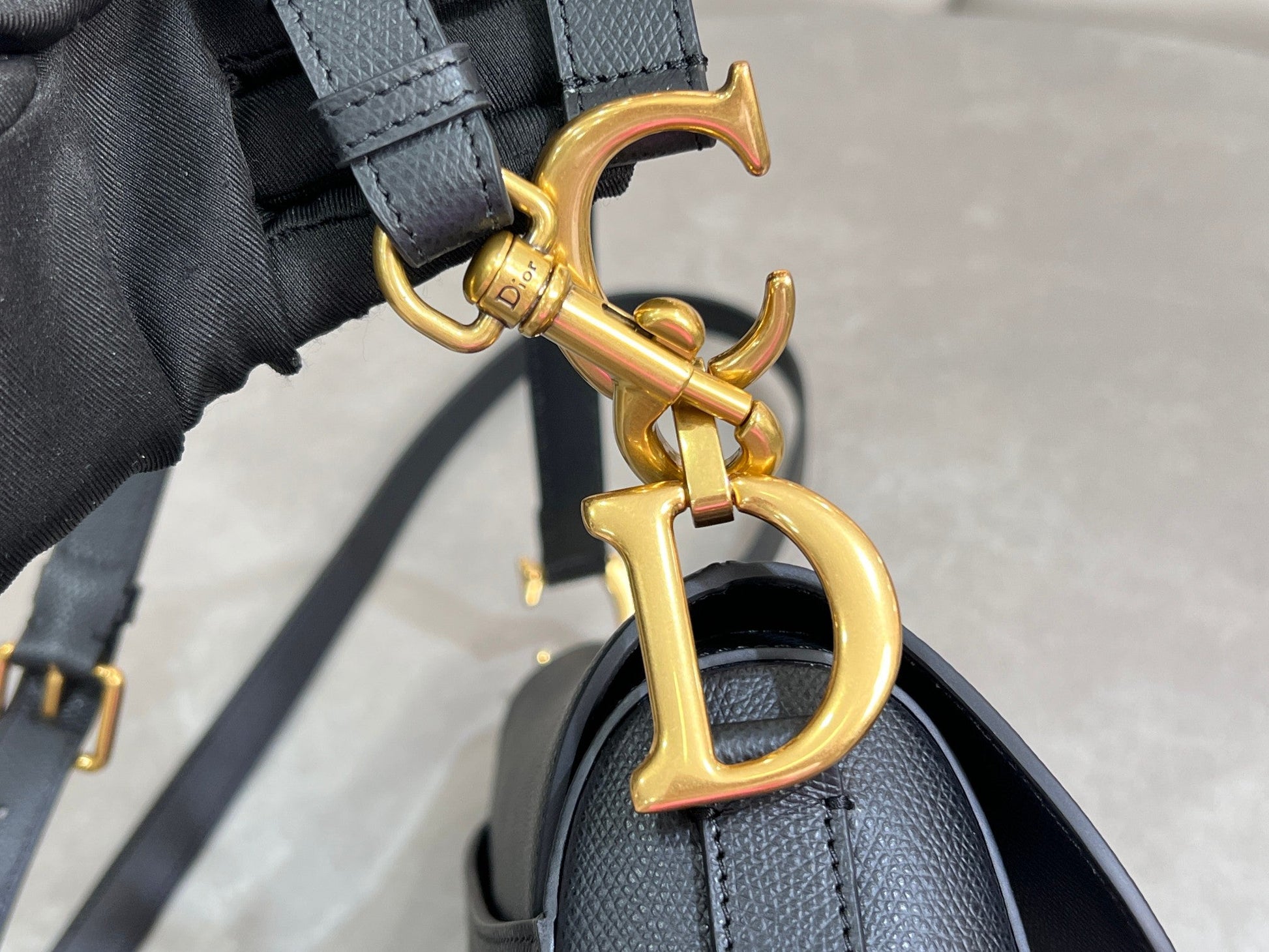 Rouge Black Classic Saddle