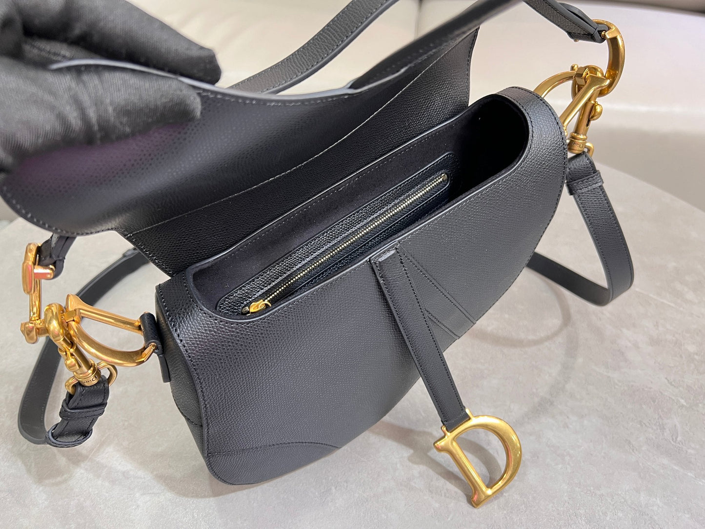 Rouge Black Classic Saddle