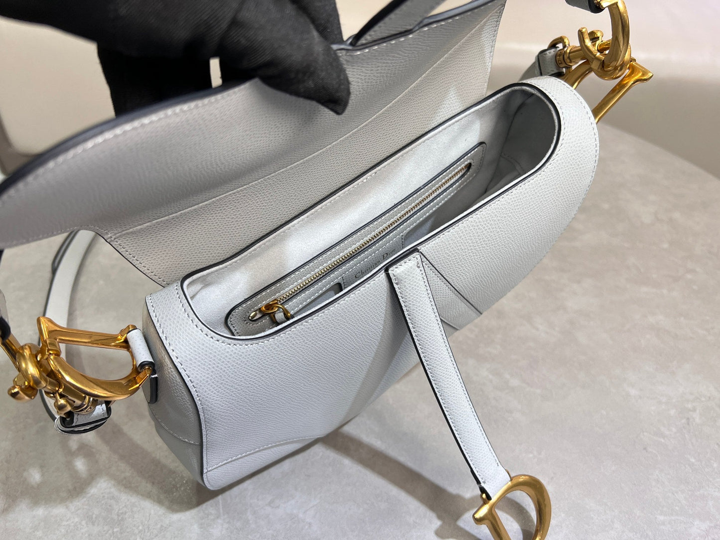 Rouge Cloudy Grey Classic Saddle