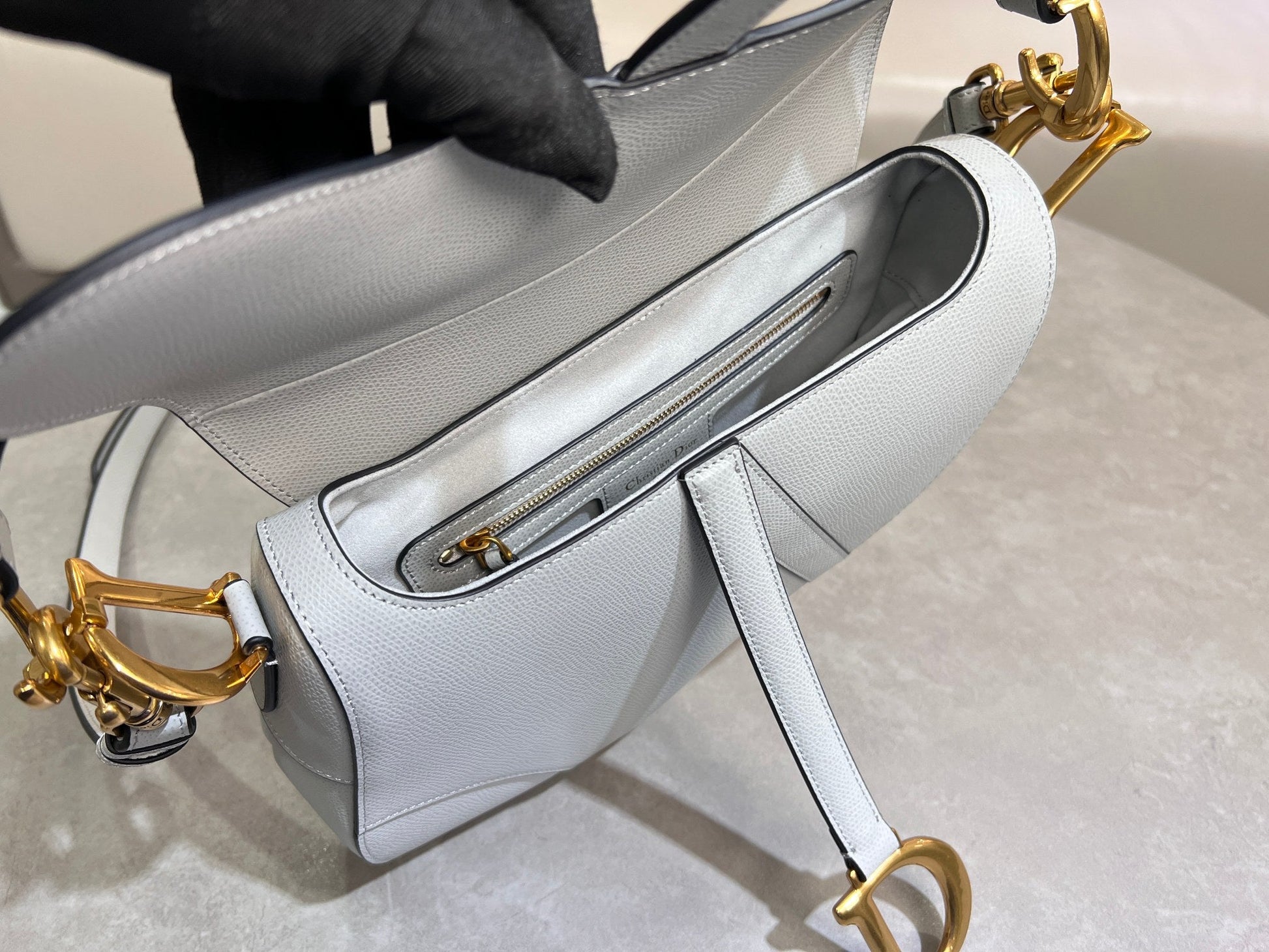 Rouge Cloudy Grey Classic Saddle