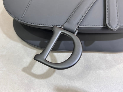 Rouge Matte Black Classic Saddle