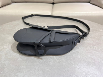 Rouge Matte Black Classic Saddle