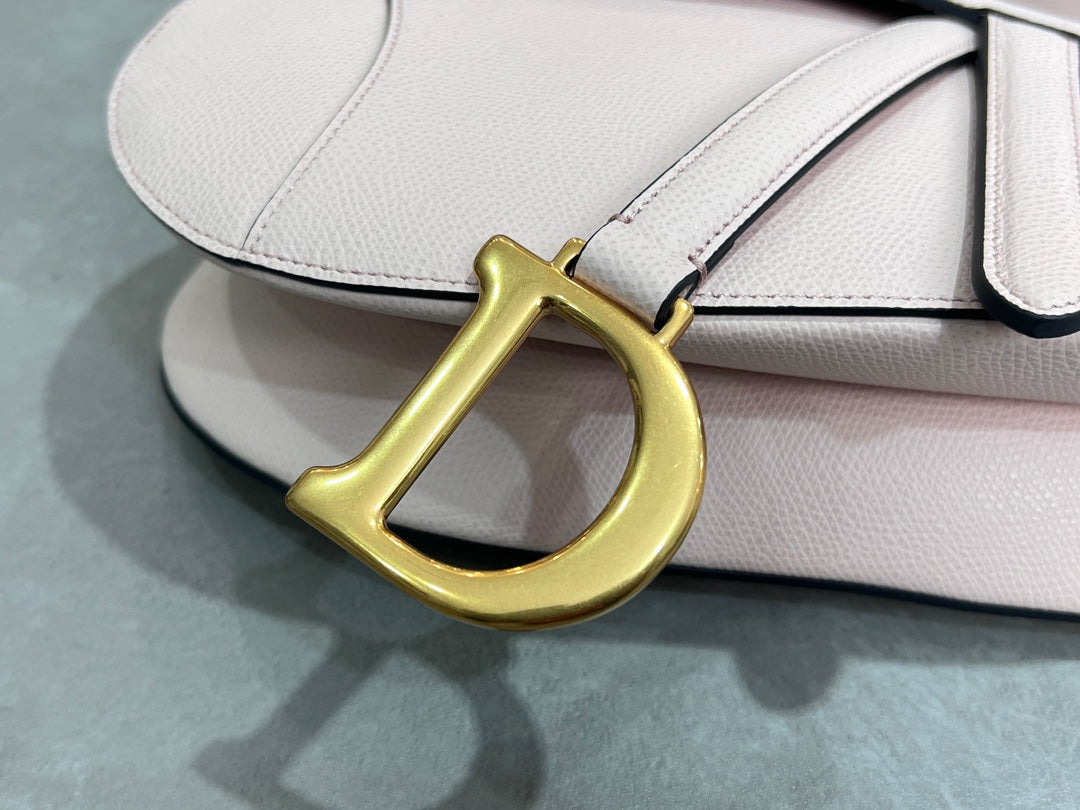 Rouge Pink Classic Saddle
