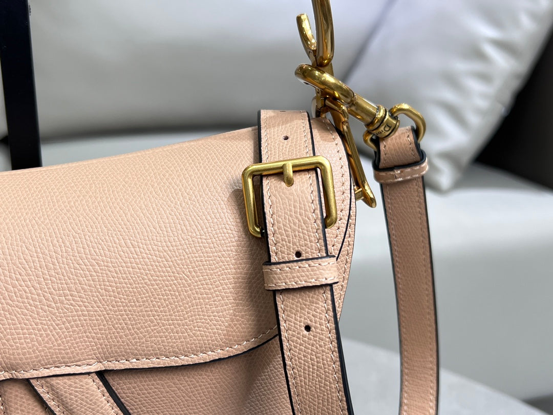 Rouge Rose Pink Classic Saddle
