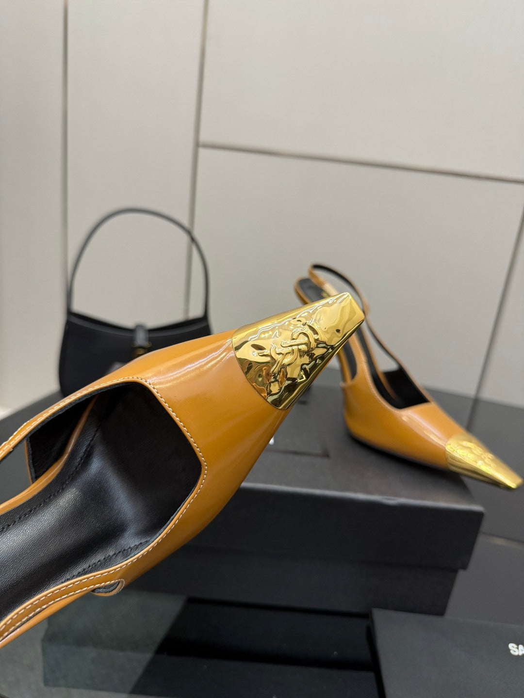 YSL SAINT LAURENT Jeanne Slingback Pumps