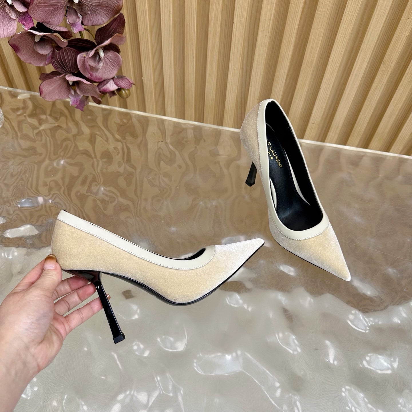 YSL SAINT LAURENT Velvet Anja Heels