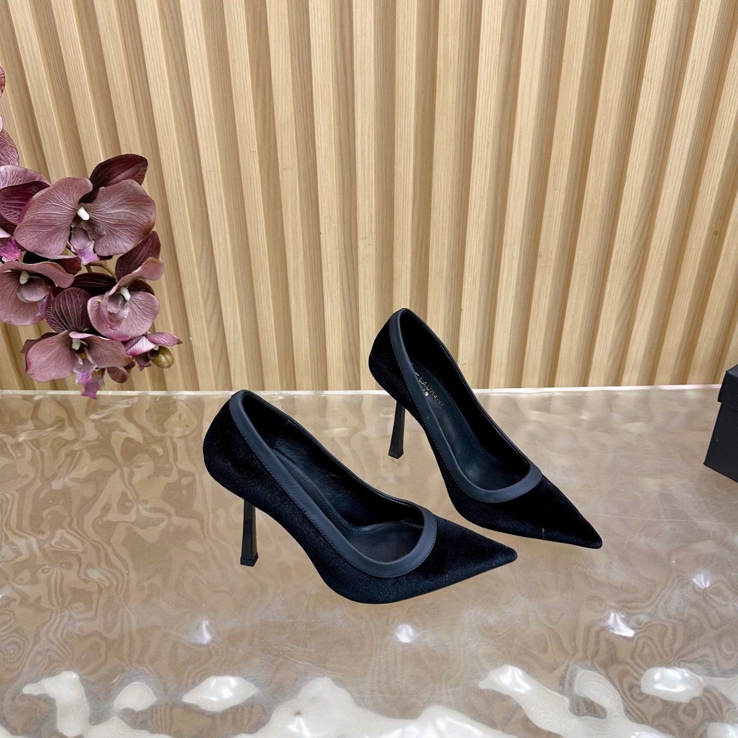 YSL SAINT LAURENT Velvet Anja Heels